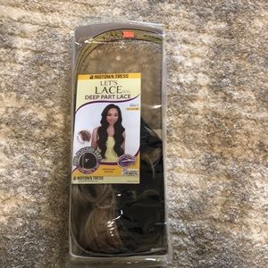 Long side part split color wavy wig